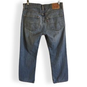 Levi's 559 Men's Relaxed Straight Jean Size 33x30. Distressed Knee.